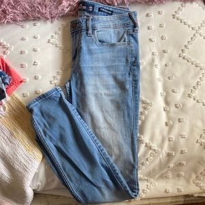 HOLLISTER JEANS SIZE 3R